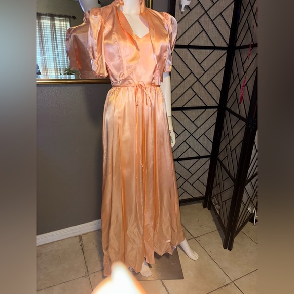 The Unbranded Brand Dresses & Skirts - Chic Peach Satin Evening Dress